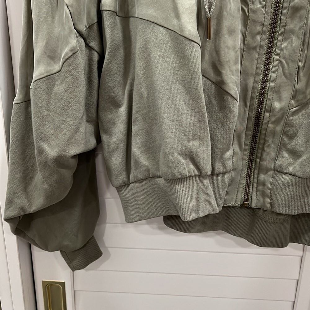 4. PINK Victoria's Secret Olive Green Hoodie π£ - Picture 5 of 8